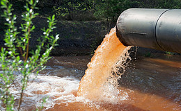 So sichern sich Betriebe gegen Umweltschäden ab