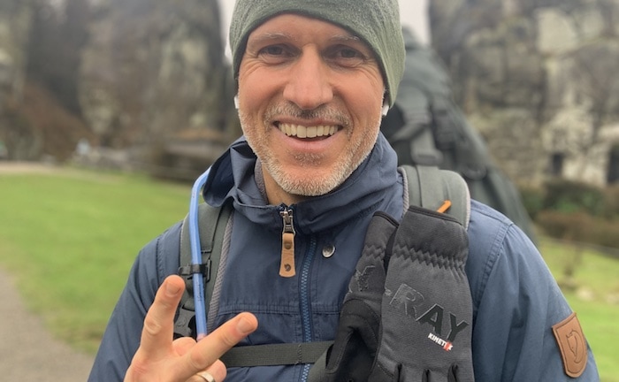 Versicherungsmakler wandert durch den Dschungel