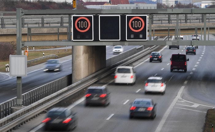 Umweltschutzverbände fordern Tempo 100 auf Autobahnen