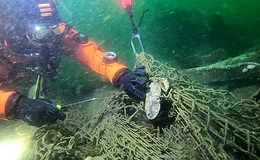 Taucher räumen Nordsee auf