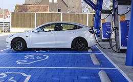 E-Autos überholen Benziner bei jährlicher Fahrleistung 