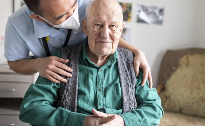 Jeder Dritte weiß nicht, wie teuer Pflege ist
