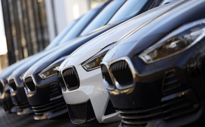 Über Rot gefahren: größeres Auto, höhere Strafe