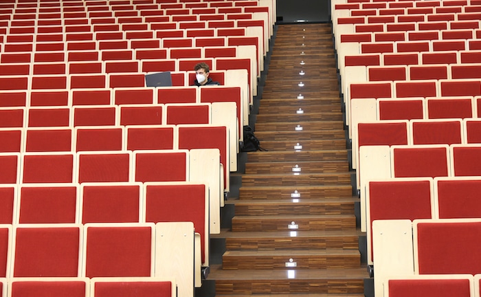 Deutschland gehen die jungen Menschen aus