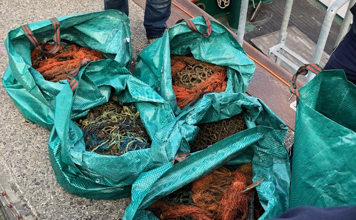 Alten Fischernetzen neues Leben einhauchen