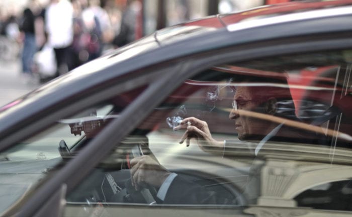 Raucher im Auto: Soll Geld aus der Tabaksteuer ins Gesundheitssystem fließen?