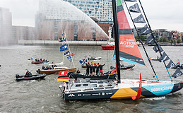 Weltumsegler und Zurich-Klimabotschafter Boris Herrmann tauft neues Boot