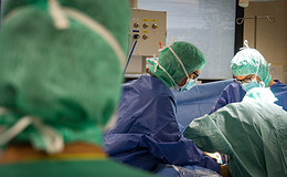 Krankenkasse braucht Brustvergrößerung nicht zu bezahlen