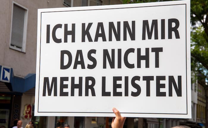 Deutsche wollen Versicherungen nicht kündigen, um Kaufkraftverlust auszugleichen