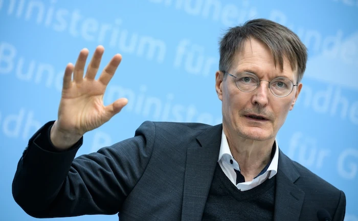 Lauterbach zieht Homöopathie als Kassenleistung in Zweifel