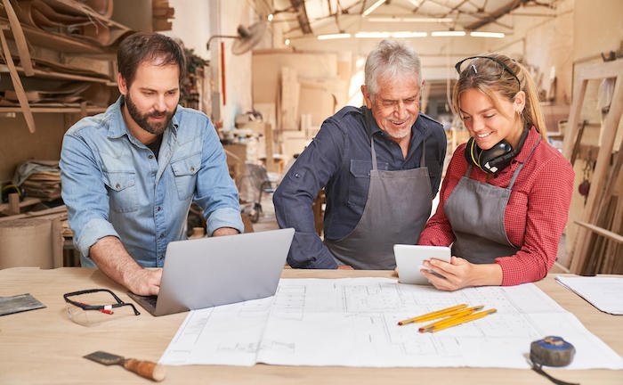 „Entscheider News“ informiert Ihre Gewerbekunden