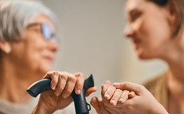 Pflegeversicherung für Spätentschlossene – lohnt sich das?