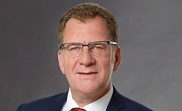 Charta-Vorstand Dietmar Diegel steigt aus