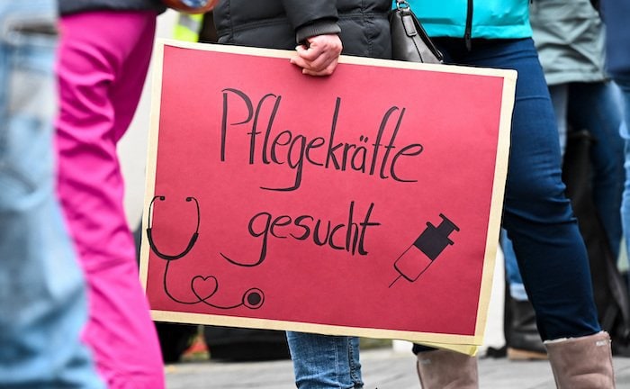 PKV fordert Millionen für Anwerbung von Pflegekräften zurück