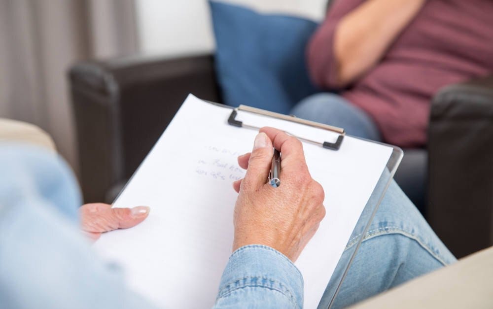 Gesprächstherapie: Frauen suchen bei Depressionen häufiger Hilfe als Männer