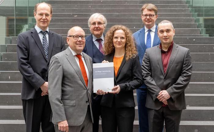 Experten-Rat schlägt verpflichtende Pflegezusatzversicherung vor