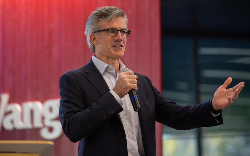 Die weltweit größten Anbieter von ETFs und aktiven Fonds