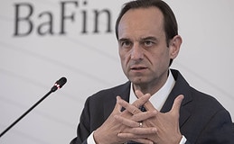 Bafin-Chef macht Krawall, AfW klatscht Beifall