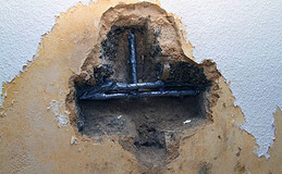 Warum Versicherer auf neue Technik bei Wasserleitungen setzen