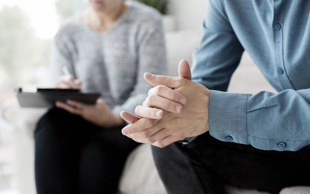 Therapiegespräch (Symbolbild): Psyche ist mit Abstand häufigster Grund für Berufsunfähigkeit