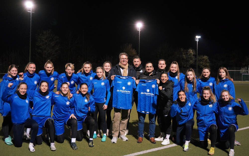 Die Bayerische engagiert sich im Frauenfußball