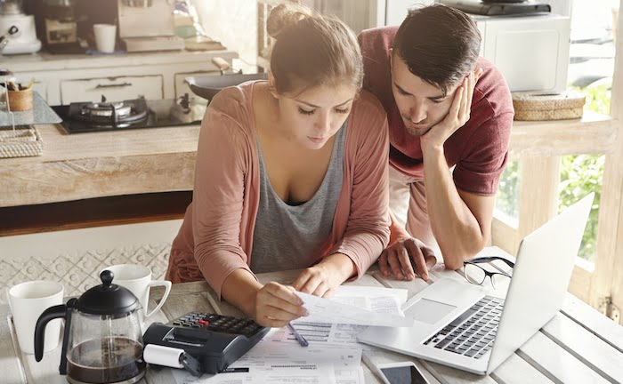 450 Arbeitsstunden für Versicherungen, Energie & Co.