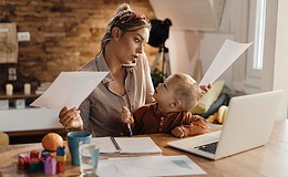 Frauen arbeiten pro Woche rund 9 Stunden mehr als Männer