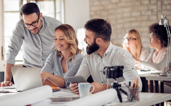 Bei Versicherern arbeiten weniger Außendienstler