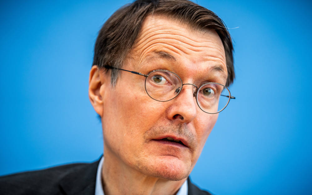 Lauterbach sieht akutes Problem in der Pflegeversicherung