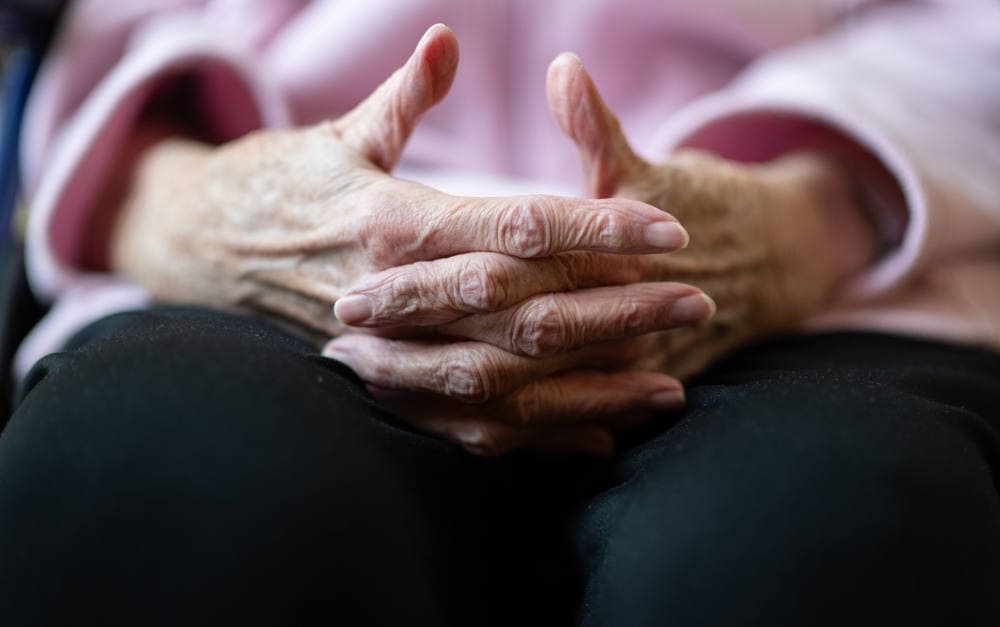 Deutsche unterschätzen Eigenanteil für Pflegeplätze