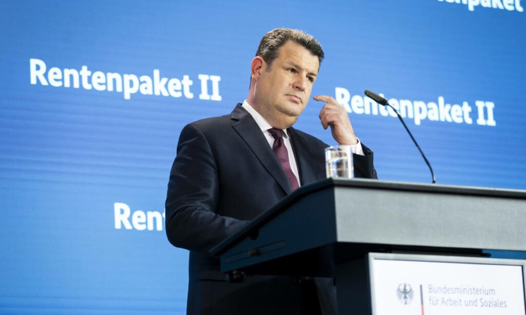 Bundesarbeitsminister Hubertus Heil (SPD) spricht am 29. Mai 2024 zur Presse, nachdem das Bundeskabinett das Rentenpaket II verabschiedet hat