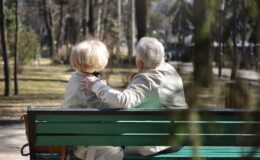 Senioren bekommen immer länger Rente