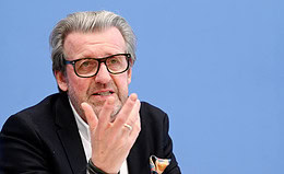 Arbeitgeberfunktionär ist für Rente mit 70 – in Büros