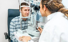Augenarzt darf Kassenpatient nicht für Termin zur Kasse bitten