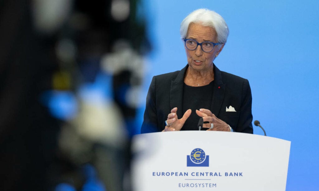 Stein des Anstoßes: Zentralbank-Chefin Christine Lagarde am 21. Juli 2022, als sie zum ersten Mal die Leitzinsen erhöhte. Die Auswirkungen der Zinswende bekommen PKV-Anbieter heute noch zu spüren