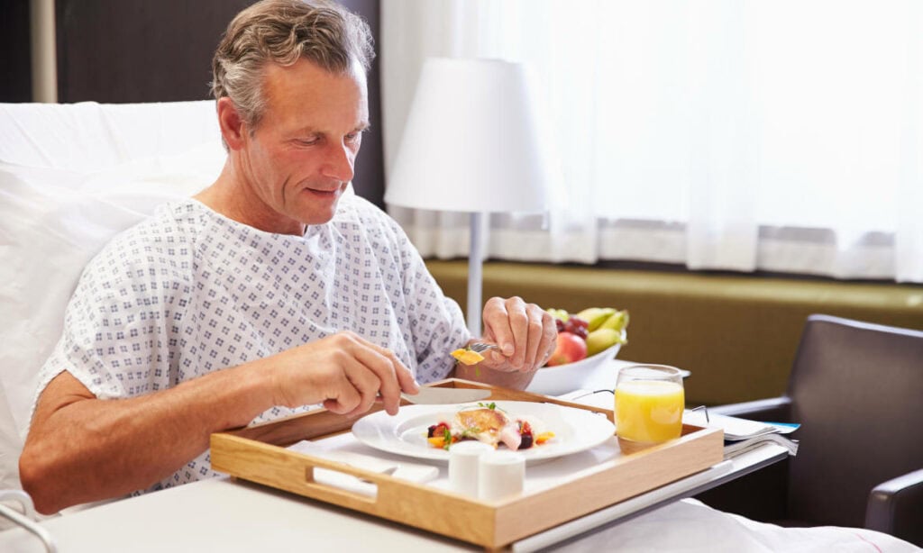 Privatpatient isst: Als Kunde der privaten Krankenversicherung genießt man einige Vorzüge
