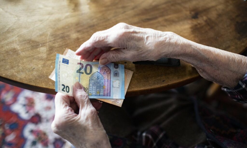 Nur wenig Geld im Portemonnaie: Insbesondere Frauen müssen im Alter mit einer großen Rentenlücke rechnen.