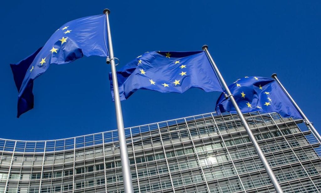 EU-Flaggen vor dem Sitz der EU-Kommission in Brüssel: Fida kommt nun doch.