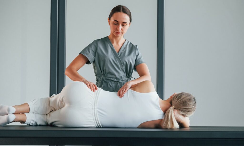 Die Versicherungsprodukte der Woche: Die Allianz übernimmt im Rahmen ihrer neuen bKV-Tarife auch Leistungen bei Osteopathen.