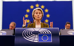 EU will Berichtspflicht lockern, Versicherungsbranche jubelt