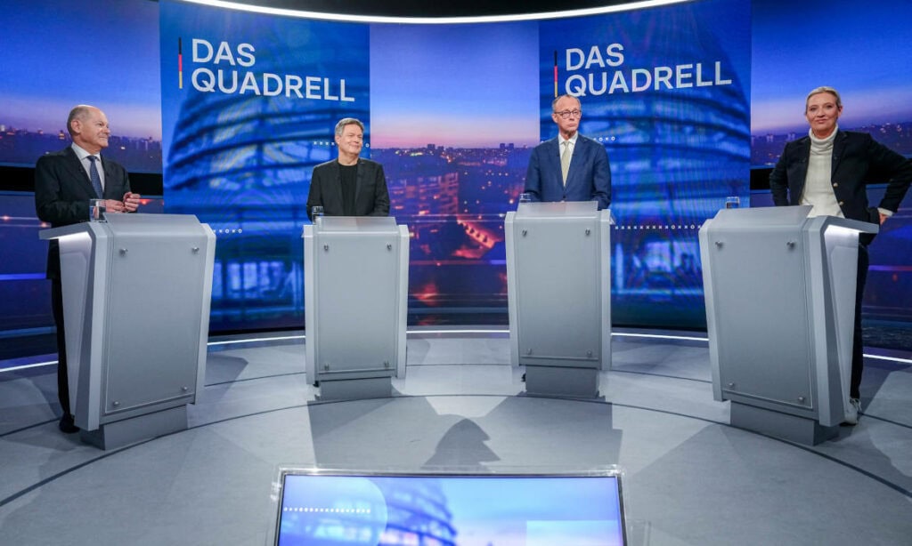 Kanzlerkandidaten diskutieren im Fernsehen und wollen Steuer- und Sozialgeschenke verteilen (v.l.n.r.): Olaf Scholz (SPD), Robert Habeck (Bündnis 90/Grüne), Friedrich Merz (CDU/CSU) und Alice Weidel (AFD)