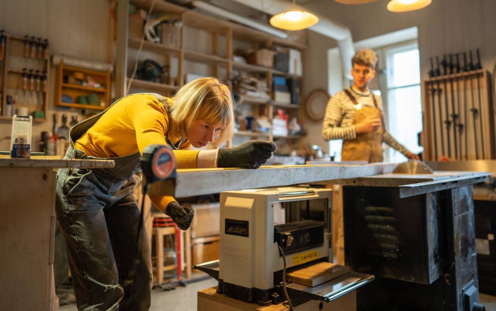 Gender-Pay-Gap schließt sich etwas, bleibt aber vorhanden