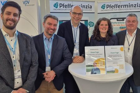 Sascha Hermann, Frederick Steinke (SDA SE Open Industry Solutions), Matthias Heß und Barbara Bocks von Pfefferminzia sowie Makler Andreas Lohrenz (v.l.)