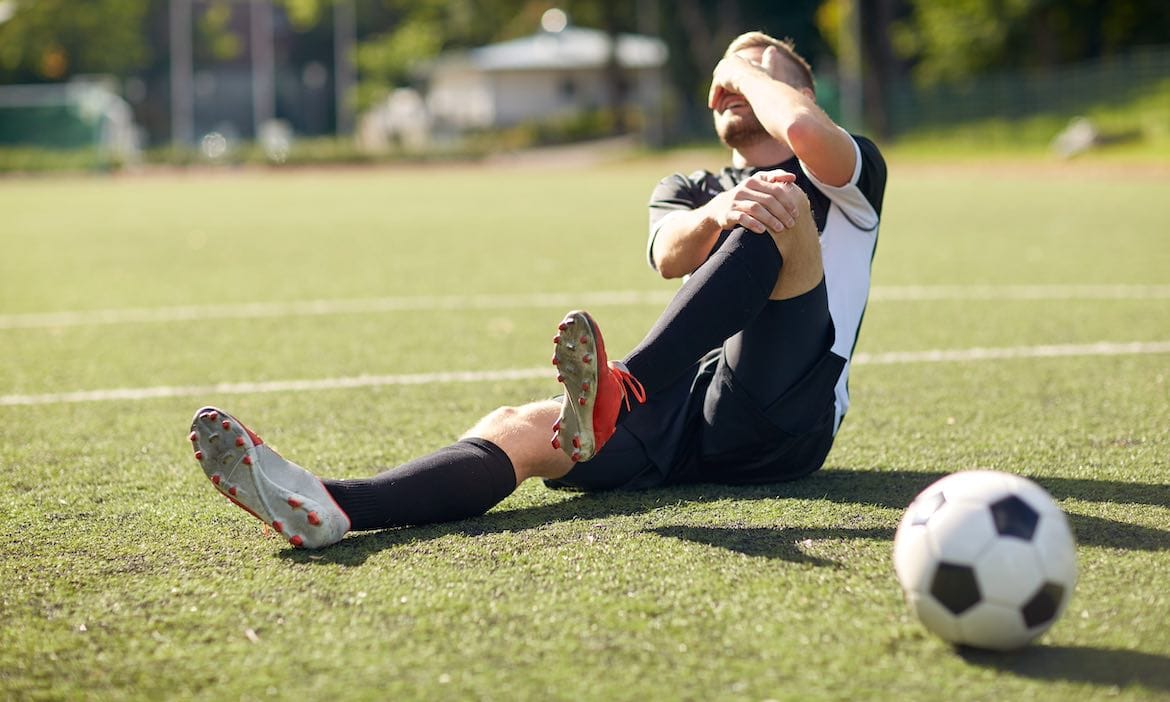 Einkünfte während Arbeitsunfähigkeit: Kein Verletztengeld für Ex-Fußballprofi