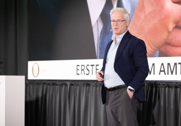 Börsenreporter und -kenner Markus Koch bei seinem Vortrag (Foto: Fonds Finanz)