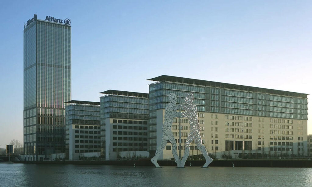 Allianz-Marke auf den Treptowers in Berlin: Zweitwertvollste Versicherungsmarke der Welt