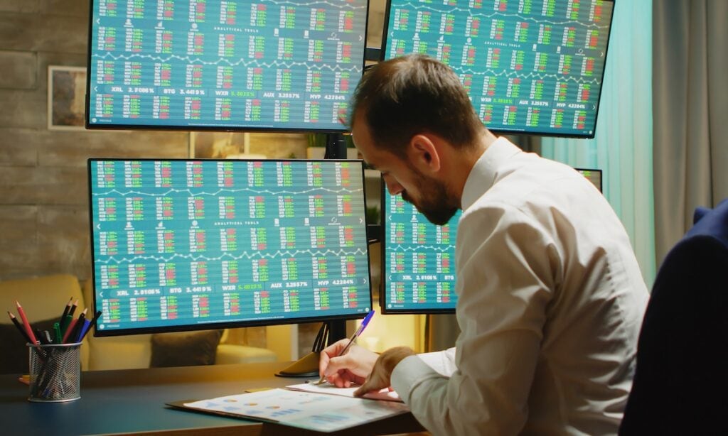 Fondsanalyst berechnet Rendite: Die Experten von Smart Asset Management Service und vom Institut für Vermögensaufbau haben die nachhaltigsten Fondspolicen-Tarife auf dem Maklermarkt bestimmt.