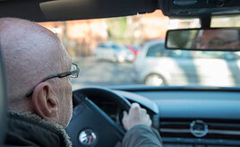 Mehr Senioren fahren Auto – und bauen Unfälle