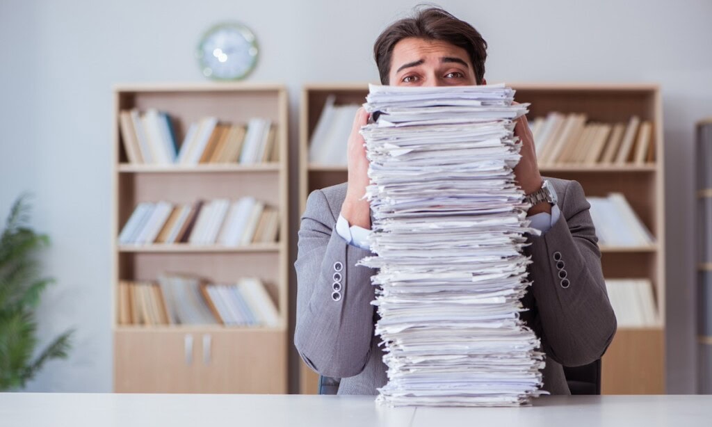 Belastende Bürokratie: Makler haben mit den vielen regulatorischen Anforderungen zu kämpfen.