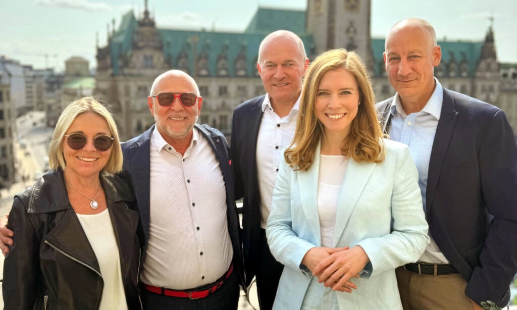 Von links nach rechts: Ulrike Barth, Ralf W. Barth (beide Conav Consulting), Stefan Hammersen, Franziska Geusen und Marc Hinrichsen (alle drei Hans John Versicherungsmakler)